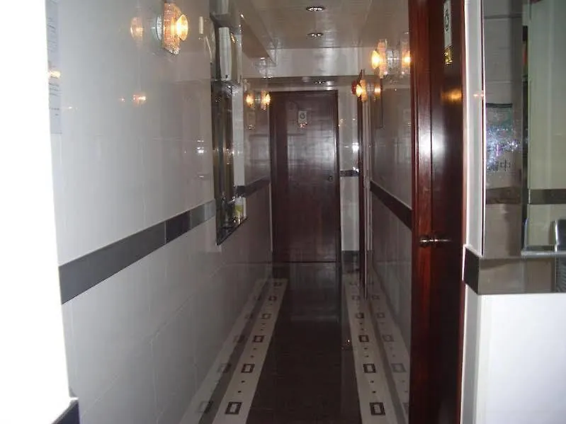 Maple Leaf Guest House Hongkong China